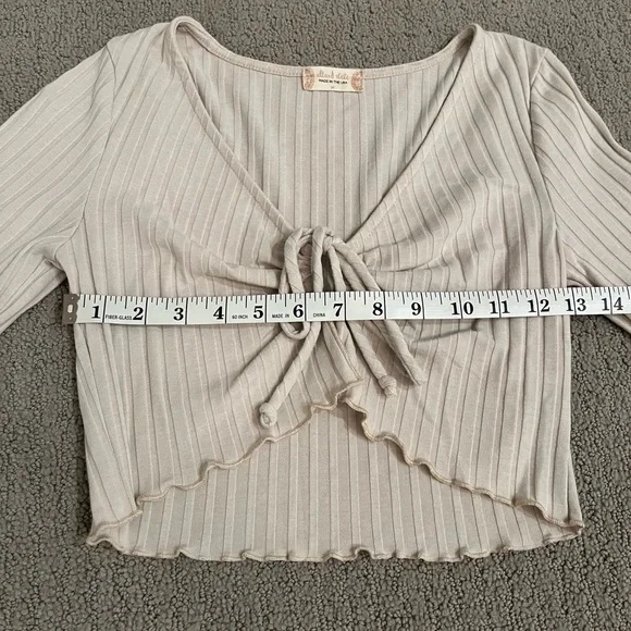 🩷 Alter’d State Ribbed Tie-Front Cropped Top Bell Sleeves Size M - Picture 5 of 8